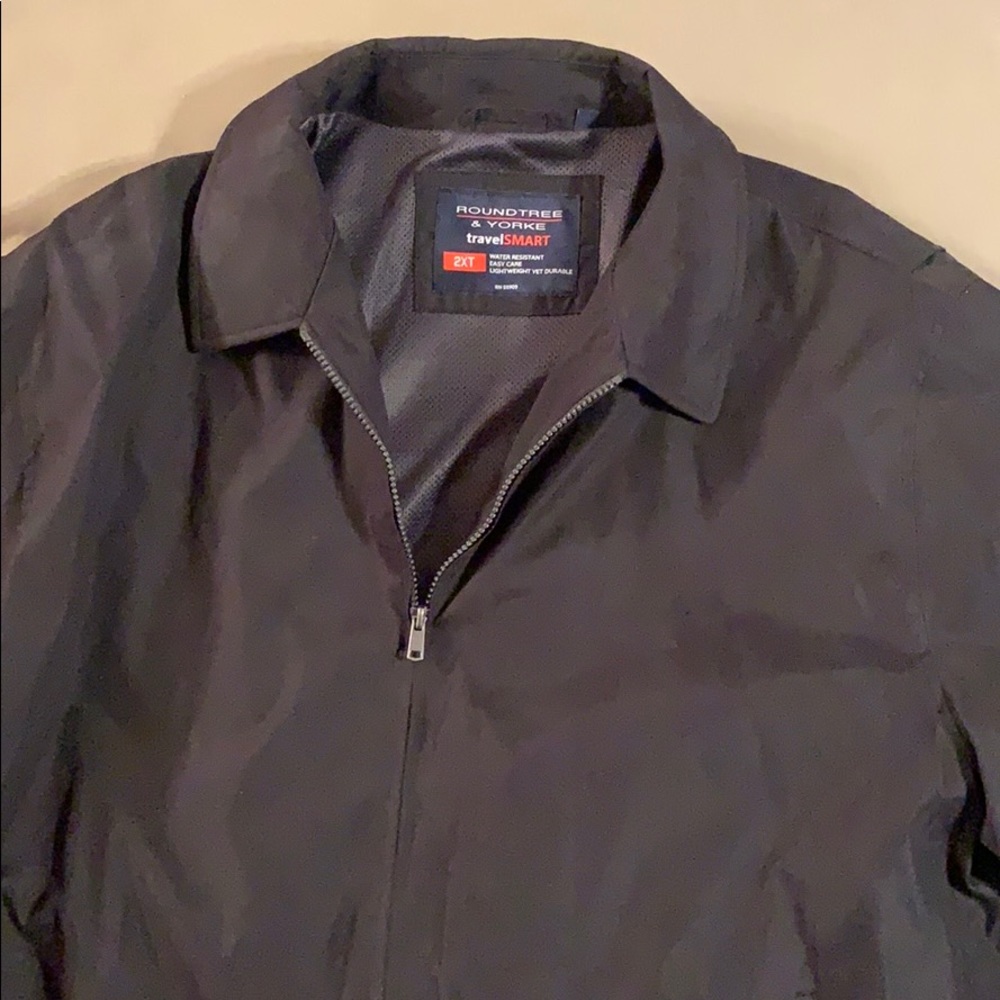 Roundtree & york travel smart wind breaker
